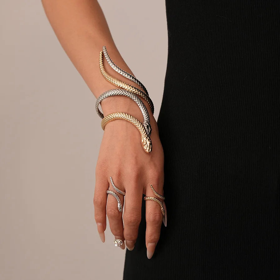 Cobra Ring Taboga Lifestyle close-up